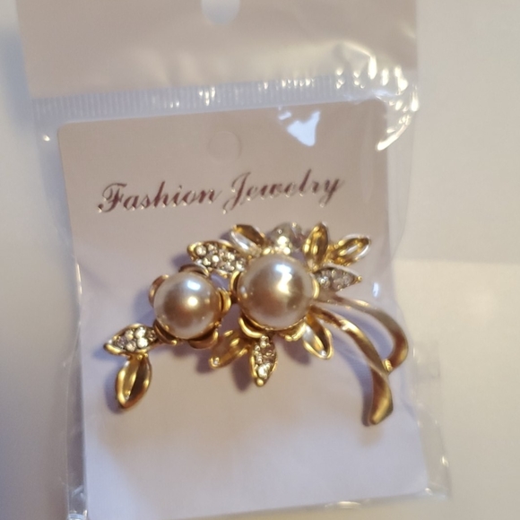 @new@ brooch - Picture 2 of 3